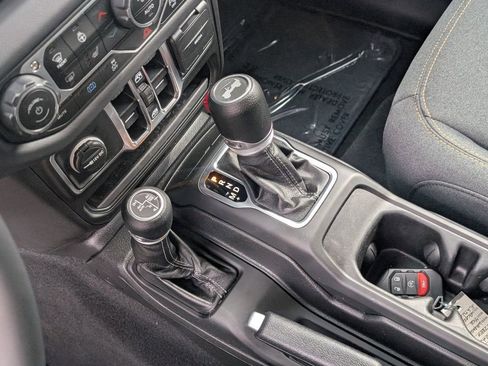 Used 2025 Jeep Wrangler Unlimited Sahara w/ Safety Group image 23