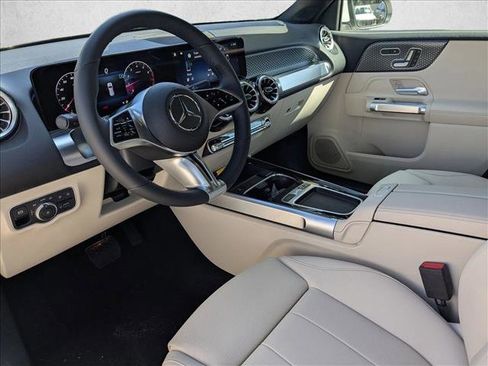 Certified 2025 Mercedes-Benz GLB 250 image 3
