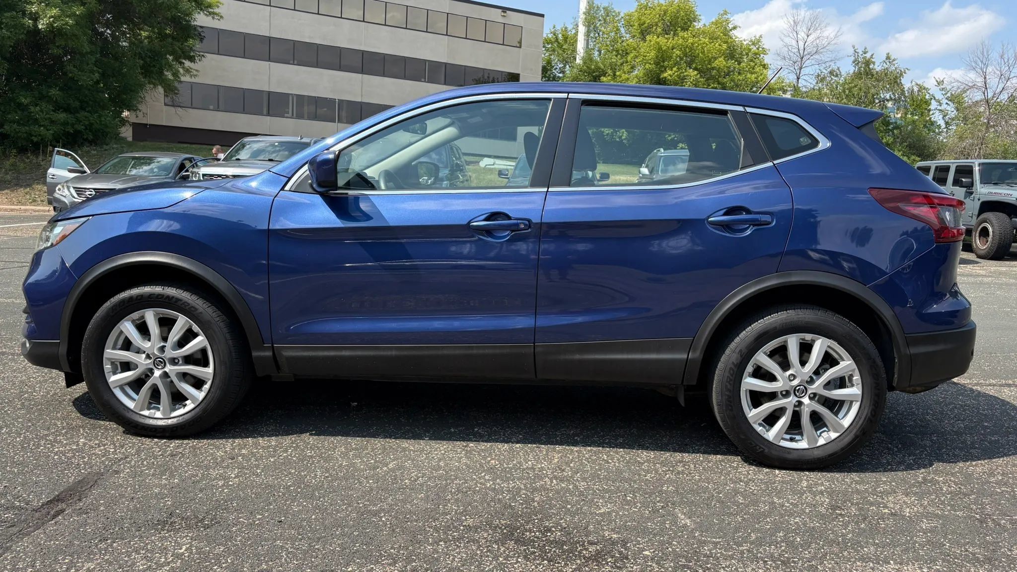 Used 2022 Nissan Rogue Sport S FWD image 6