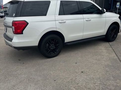 Used 2024 Ford Expedition XLT RWD image 4