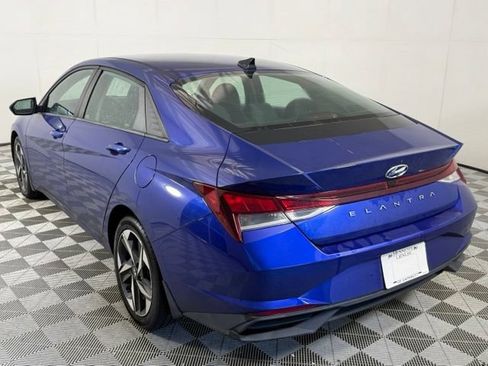Used 2023 Hyundai Elantra SEL w/ Convenience Package FWD image 4
