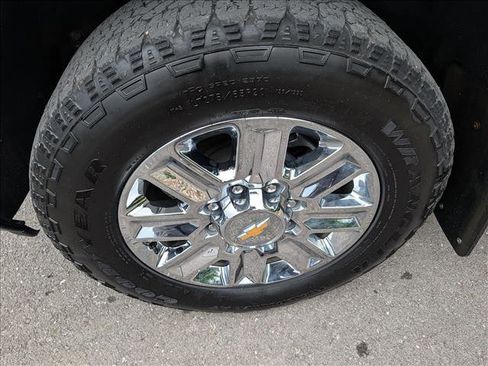 Used 2024 Chevrolet Silverado 2500 High Country w/ High Country Premium Package AWD/4WD image 9