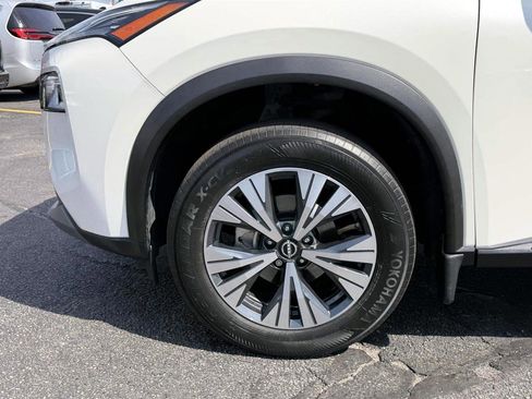 Used 2022 Nissan Rogue SV w/ SV Premium Package image 8