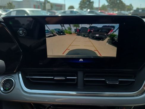 Used 2025 Chevrolet Trax LT FWD image 21