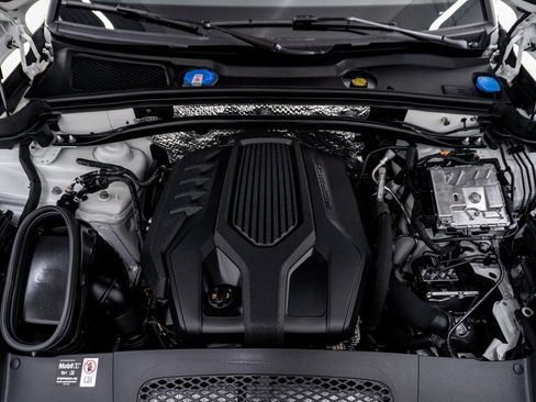 Certified 2025 Porsche Macan image 29