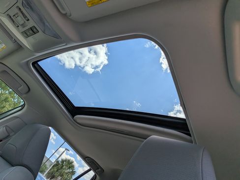 Used 2019 Toyota RAV4 XLE FWD image 22