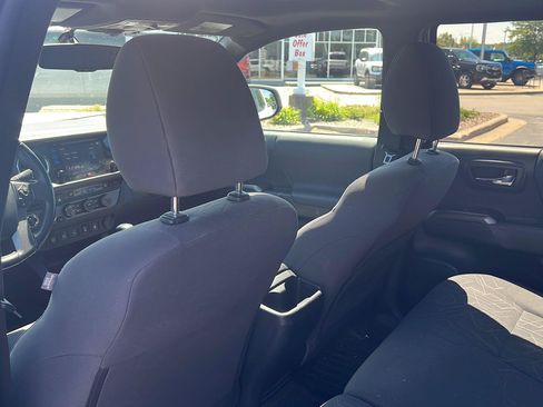Used 2017 Toyota Tacoma TRD Off-Road AWD/4WD image 19
