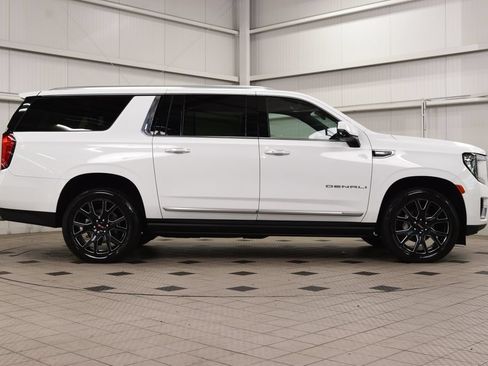 Used 2024 GMC Yukon XL Denali AWD/4WD image 9