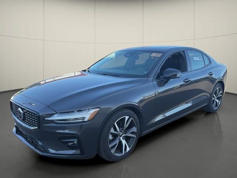 Used 2024 Volvo S60 B5 Core FWD image 3