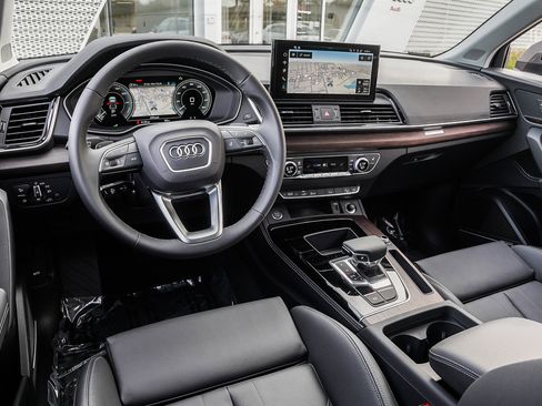 Certified 2024 Audi Q5 e Premium Plus image 7