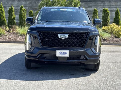 Used 2025 Cadillac Escalade Sport Platinum w/ LPO, ONYX Package image 3