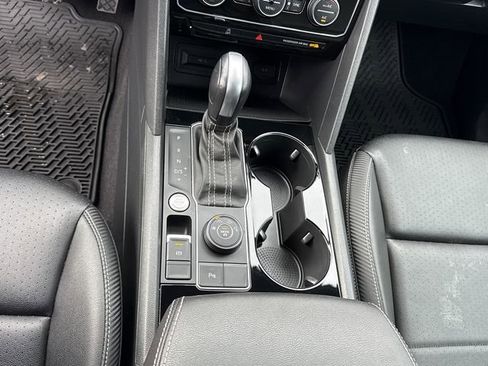 Certified 2023 Volkswagen Atlas Cross Sport SE image 21