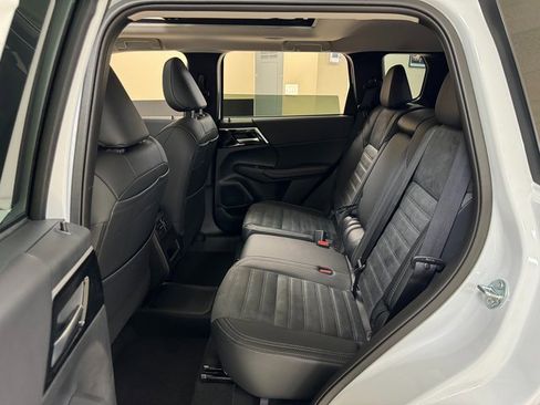 Used 2024 Mitsubishi Outlander 4WD Plug-In Hybrid image 22