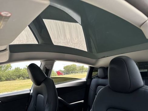 Used 2024 Tesla Model Y Long Range RWD image 22