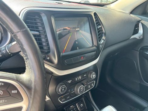 Used 2015 Jeep Cherokee Trailhawk w/ Trailer Tow Group AWD/4WD image 8