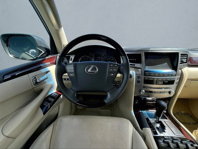 Used 2013 Lexus LX 570 4WD w/ Luxury Pkg w/Pre-crash image 6