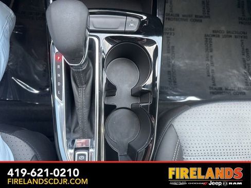 Used 2025 Chevrolet Trax LT w/ LT Convenience Package image 28