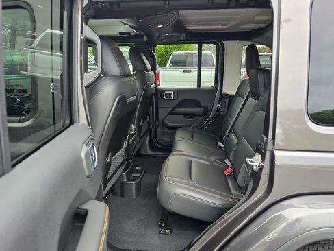 Used 2026 Jeep Wrangler Unlimited Sahara AWD/4WD image 24