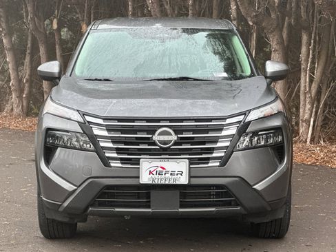 Used 2024 Nissan Rogue SV image 9