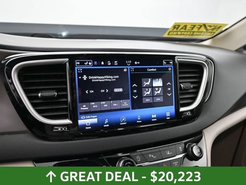 Used 2023 Chrysler Pacifica Touring-L FWD image 30