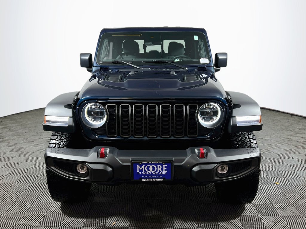 Used 2025 Jeep Gladiator Rubicon w/ Convenience Group AWD/4WD image 2