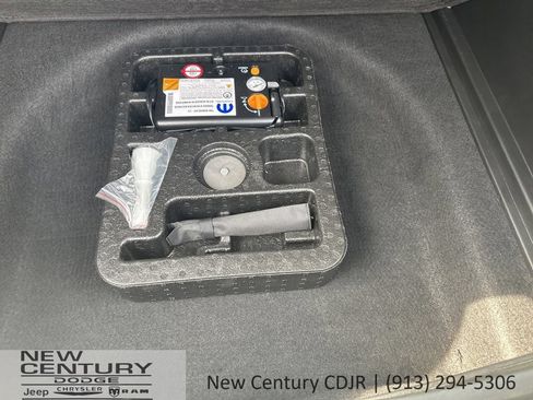 Used 2024 Jeep Compass Latitude AWD/4WD image 17