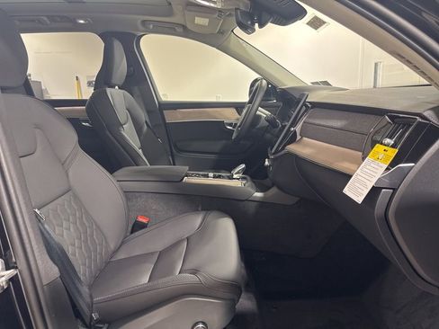 New 2026 Volvo XC90 B6 Plus w/ Protection Package Premier image 29