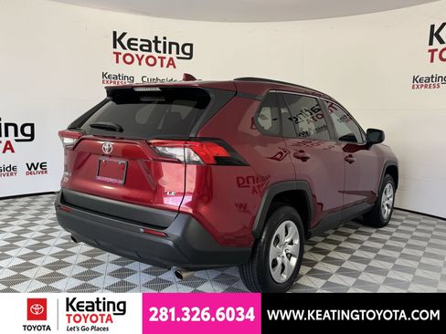 Used 2021 Toyota RAV4 LE FWD image 5