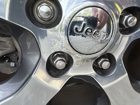 Used 2018 Jeep Wrangler Unlimited Sahara w/ Connectivity Group image 27