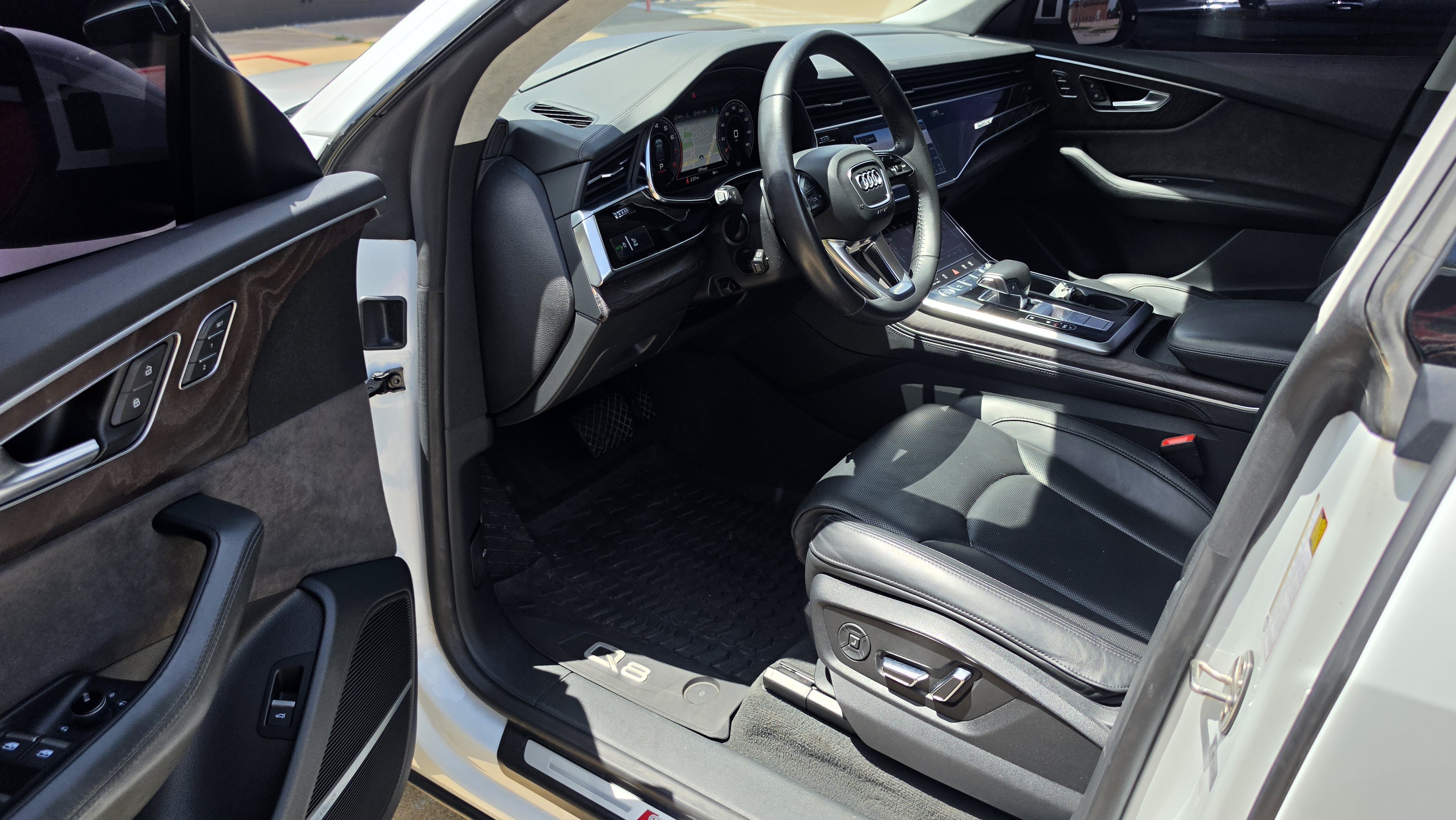 Used 2019 Audi Q8 Prestige w/ Luxury Package AWD/4WD image 25