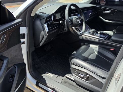 Used 2019 Audi Q8 Prestige w/ Luxury Package AWD/4WD image 25