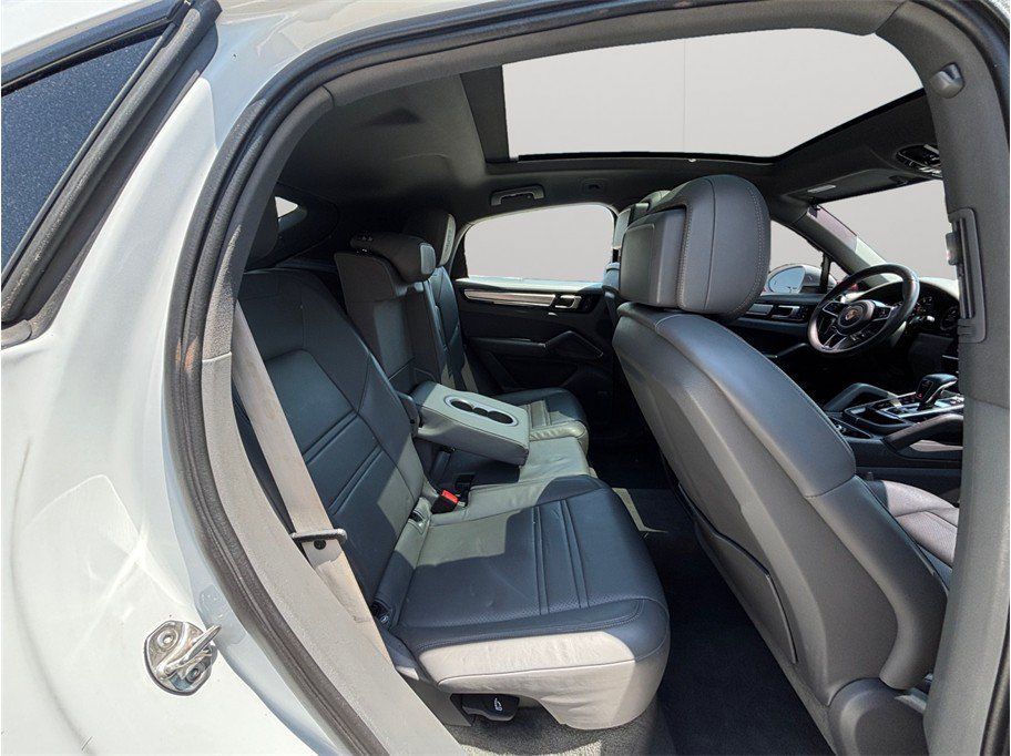 Used 2022 Porsche Cayenne Platinum Edition AWD/4WD image 42