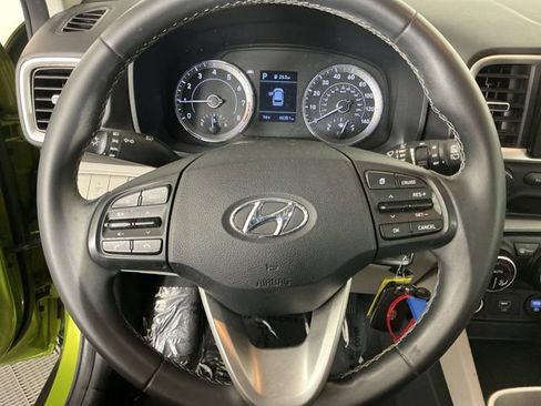 Used 2021 Hyundai Venue SEL FWD image 15