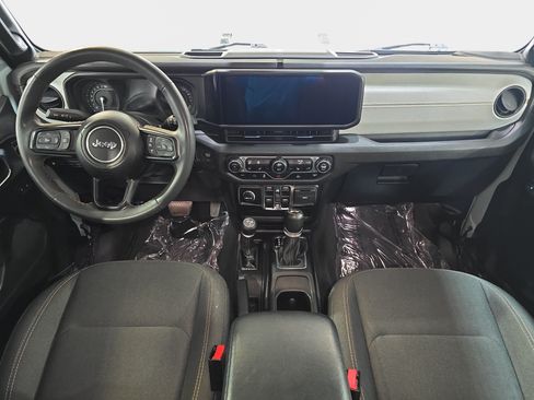 Used 2024 Jeep Wrangler Unlimited w/ Convenience Group AWD/4WD image 9