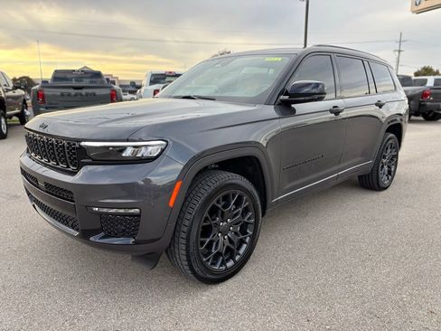 Used 2025 Jeep Grand Cherokee L Summit AWD/4WD image 4