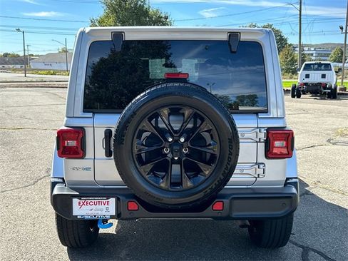 Used 2024 Jeep Wrangler Unlimited Sahara w/ Technology Group image 3