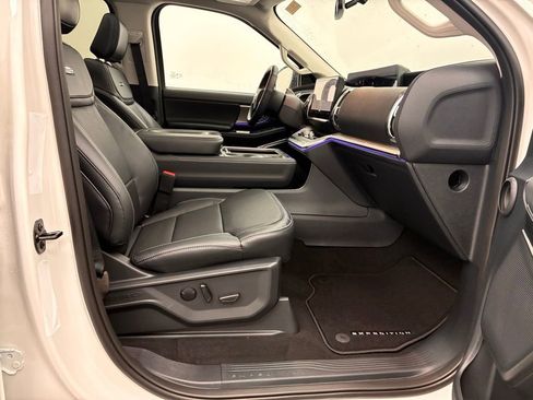 New 2025 Ford Expedition Max Platinum w/ Driver's Package image 28