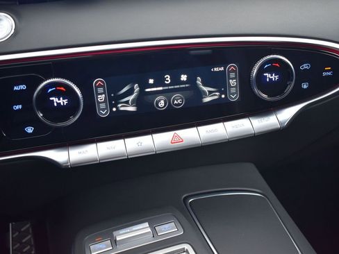 Used 2025 Genesis GV70 2.5T w/ Sport Prestige Package image 34