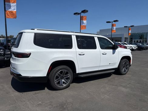 Used 2024 Jeep Wagoneer L Series II RWD image 13