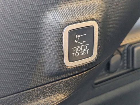 New 2025 Jeep Grand Cherokee Altitude image 27