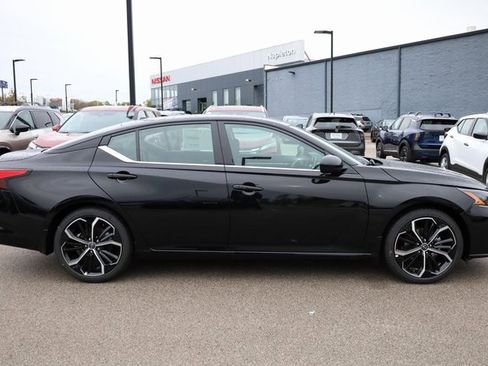 New 2025 Nissan Altima 2.5 SR image 4