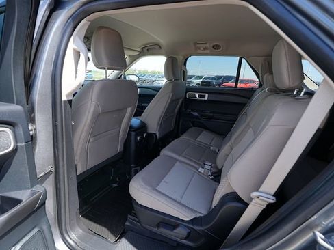 Used 2023 Ford Explorer 4WD w/ Class IV Trailer Tow Package image 18