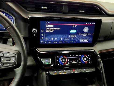Used 2023 GMC Sierra 1500 AT4 w/ Technology Package AWD/4WD image 17