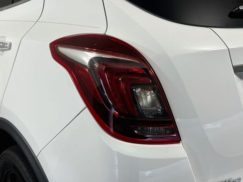 Used 2020 Buick Encore Preferred FWD image 34