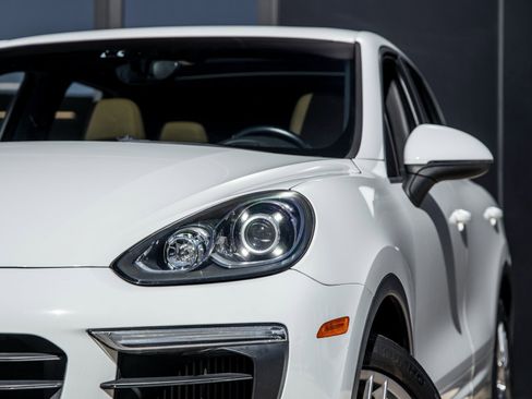 Used 2017 Porsche Cayenne S image 15