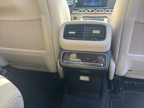 Used 2025 Mercedes-Benz GLS 450 4MATIC image 16