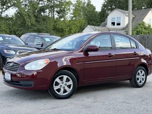 Used 2011 Hyundai Accent GLS FWD image 2
