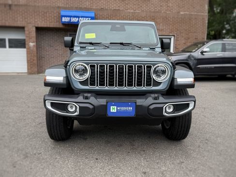 Used 2026 Jeep Wrangler Unlimited Sahara AWD/4WD image 2