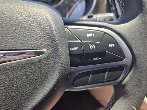 Used 2022 Chrysler Voyager LX FWD image 27
