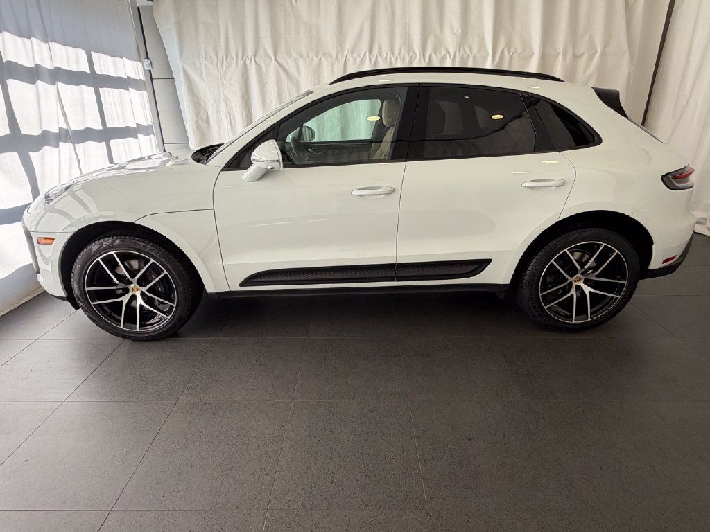 Certified 2026 Porsche Macan AWD/4WD image 2
